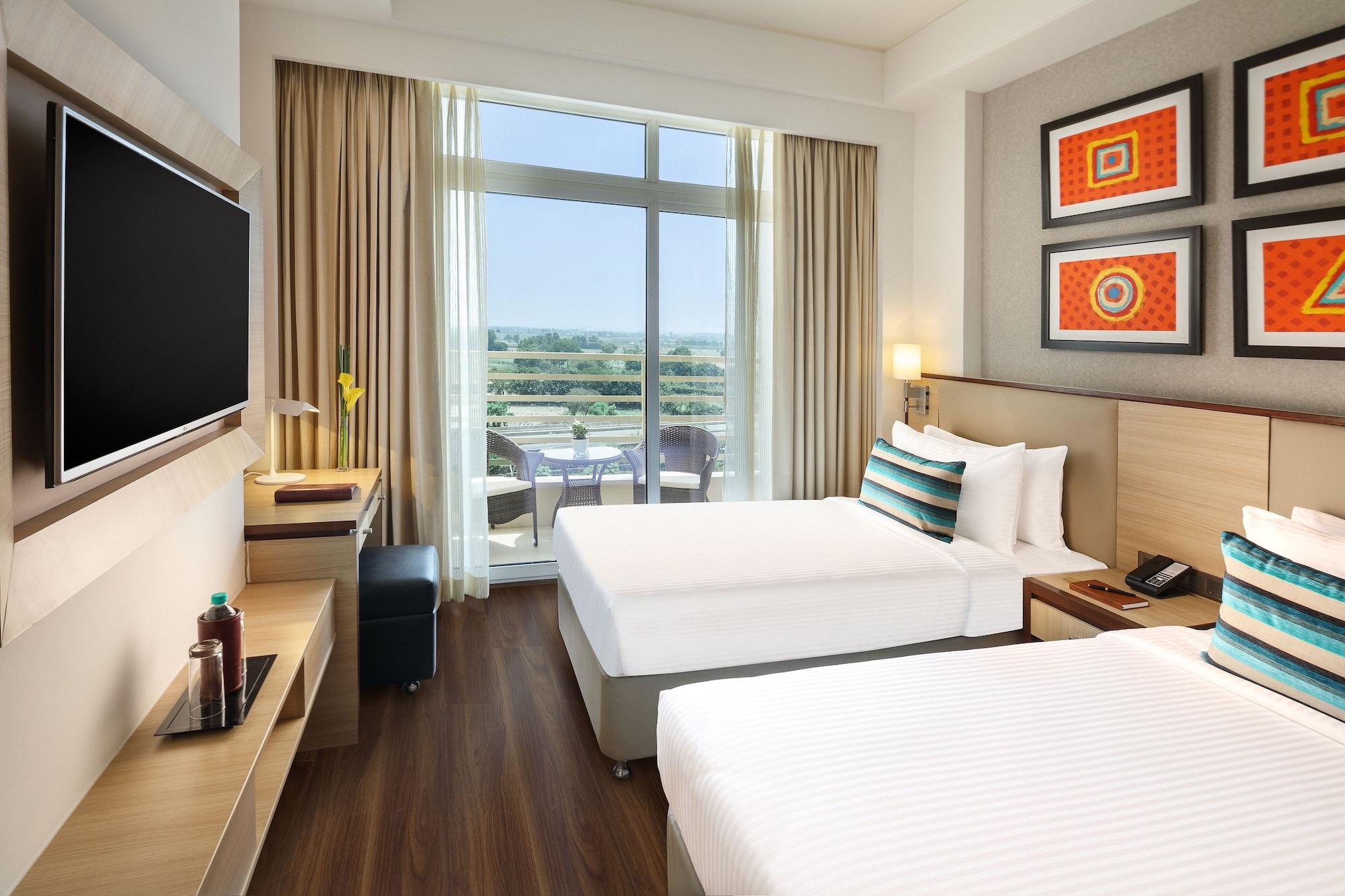 Sandal Suites By Lemon Tree Hotels Noida Eksteriør billede