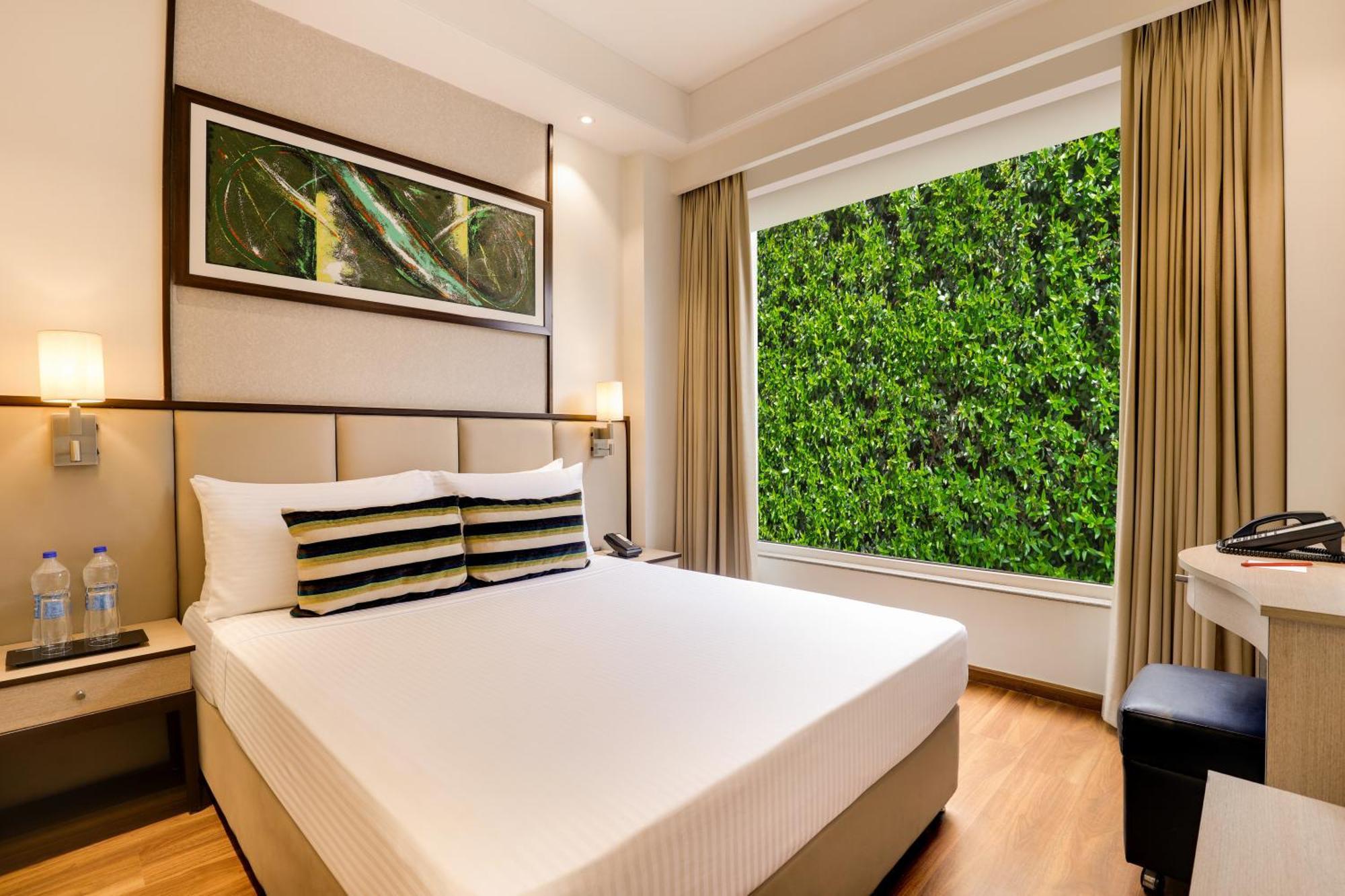 Sandal Suites By Lemon Tree Hotels Noida Eksteriør billede
