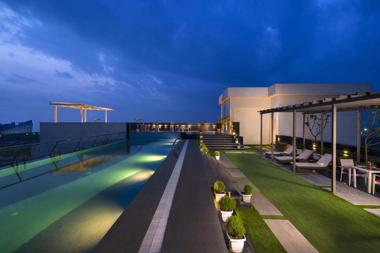 Sandal Suites By Lemon Tree Hotels Noida Eksteriør billede