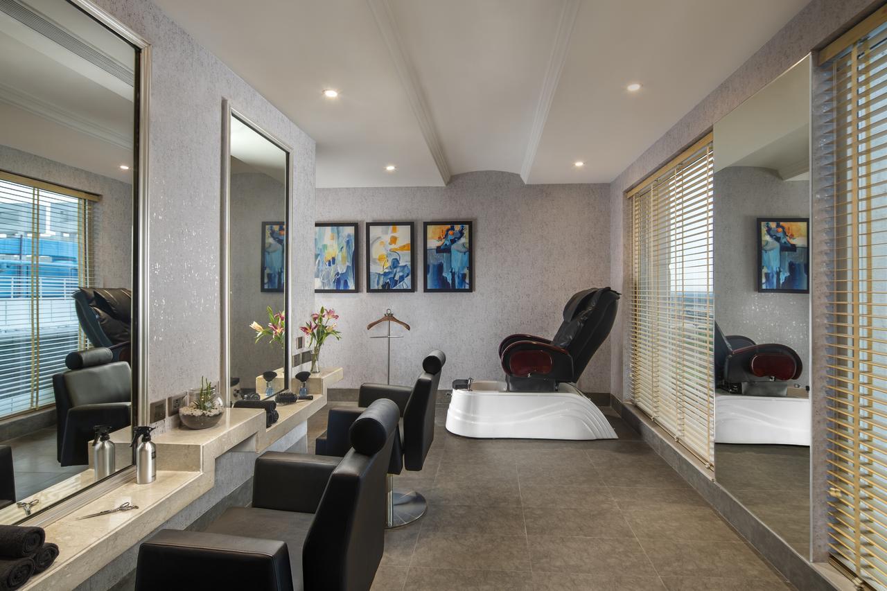 Sandal Suites By Lemon Tree Hotels Noida Eksteriør billede