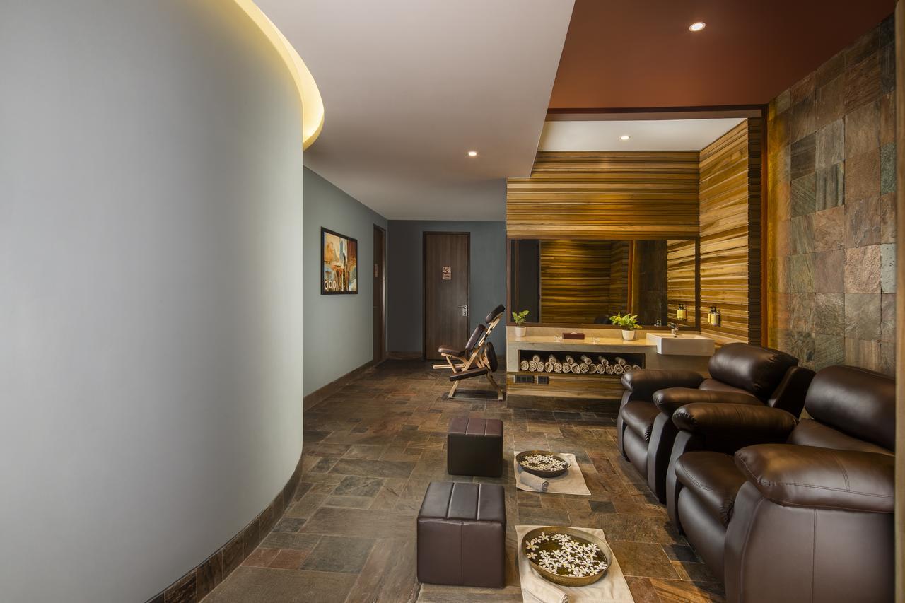 Sandal Suites By Lemon Tree Hotels Noida Eksteriør billede