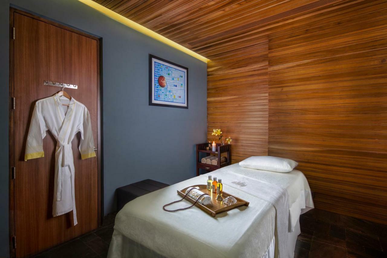 Sandal Suites By Lemon Tree Hotels Noida Eksteriør billede