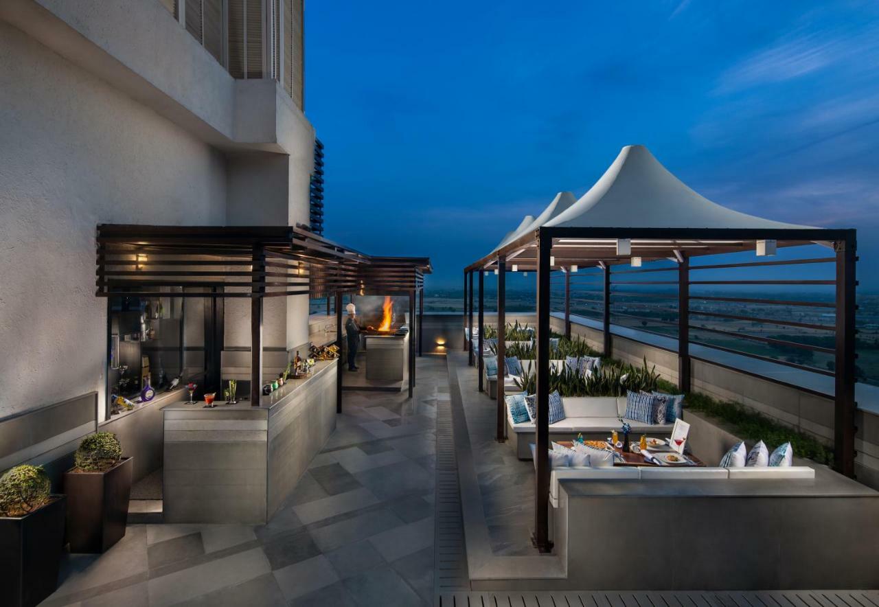 Sandal Suites By Lemon Tree Hotels Noida Eksteriør billede